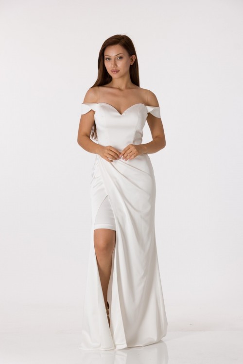 Robe de soirée blanc cassé...